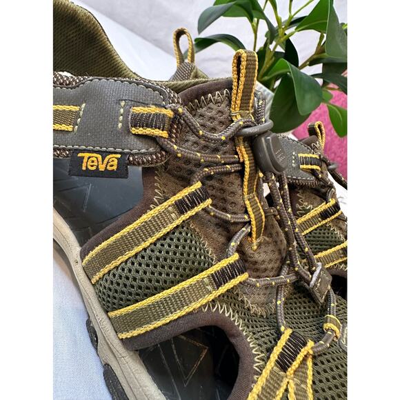 TEVA Manatee Hiking Outdoor Comfort‎ Sandal Closed Toe Shoe Youth Olive Size 4 - Picture 2 of 5